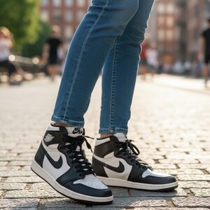 Nike Women's Black and White Sneakers